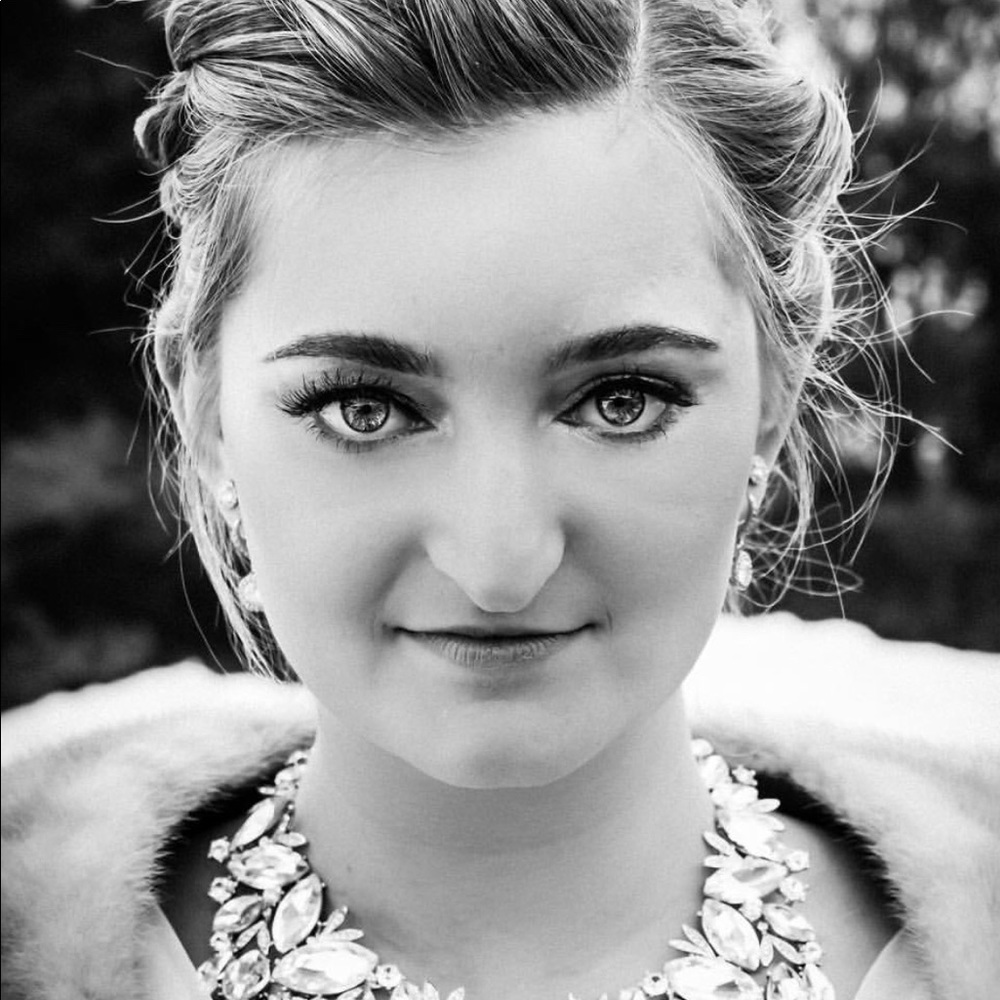 Meet your Posher, Elizabeth